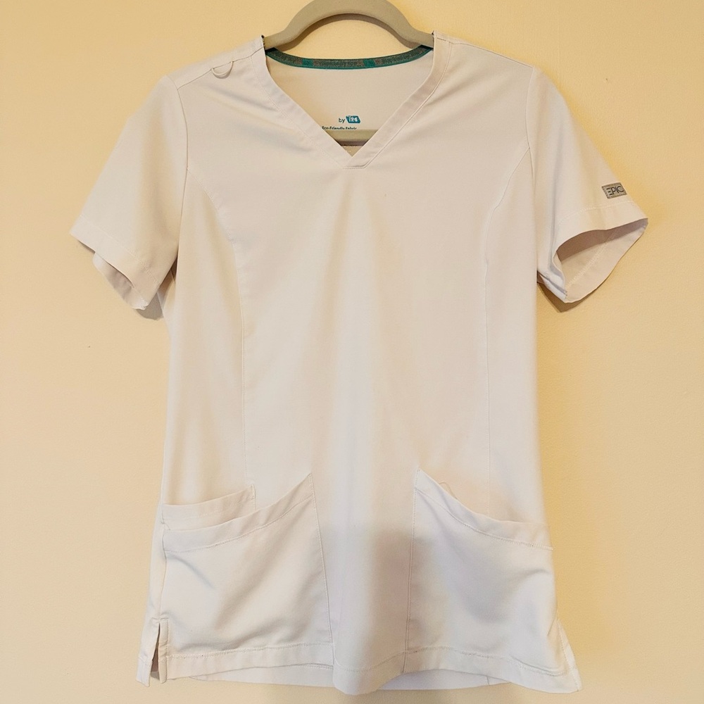 Women’s Epic by IRG White Scrub top size XS